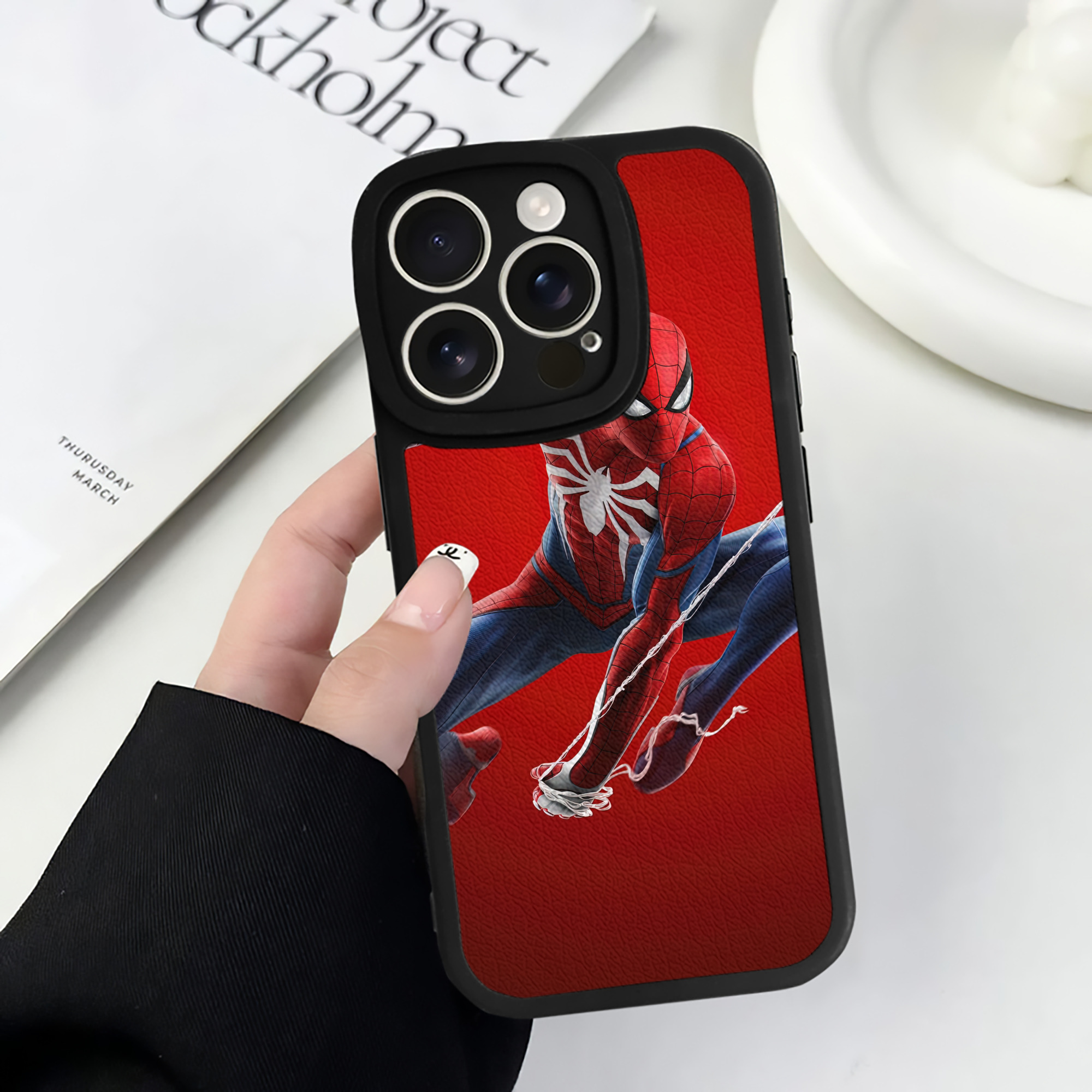（画像用） Spider Man スパイダーマン 【iPhone 16シリーズ対応】シリコンスマホケース（レザー調） 材質：シリコン